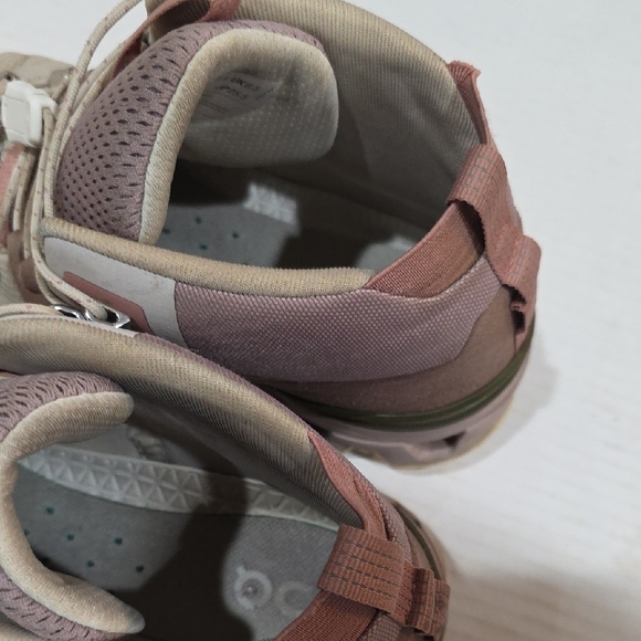 On CloudRock 2 Running Women's Athletic HI Top Shoes - Pink and Tan Size 8.5 - Picture 6 of 8